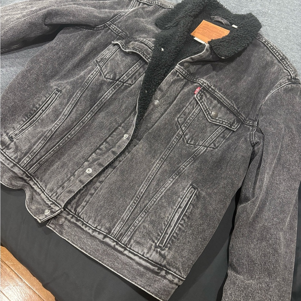 Levi Men's Black Denim Jacket with Faux Sherpa Lining